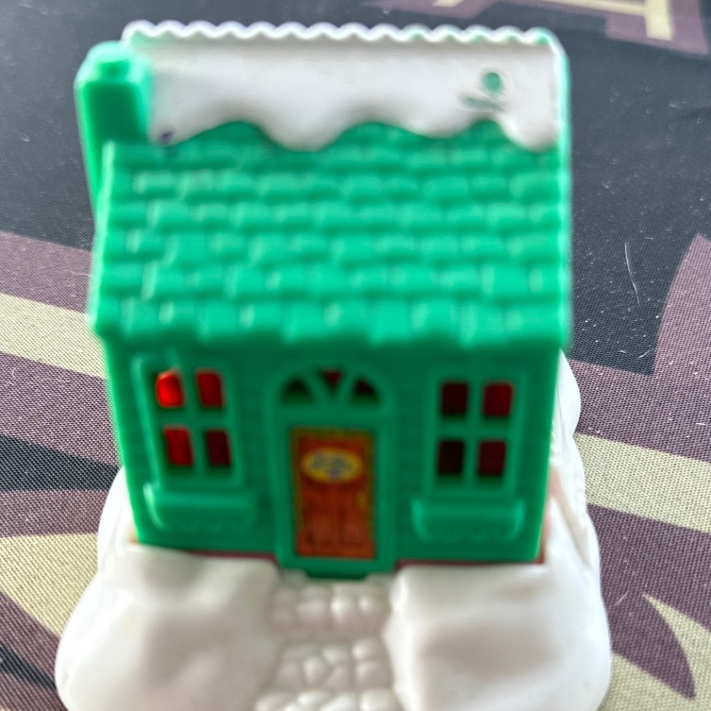 1995 Polly Pocket McD's Holiday Ski Lodge Chalet